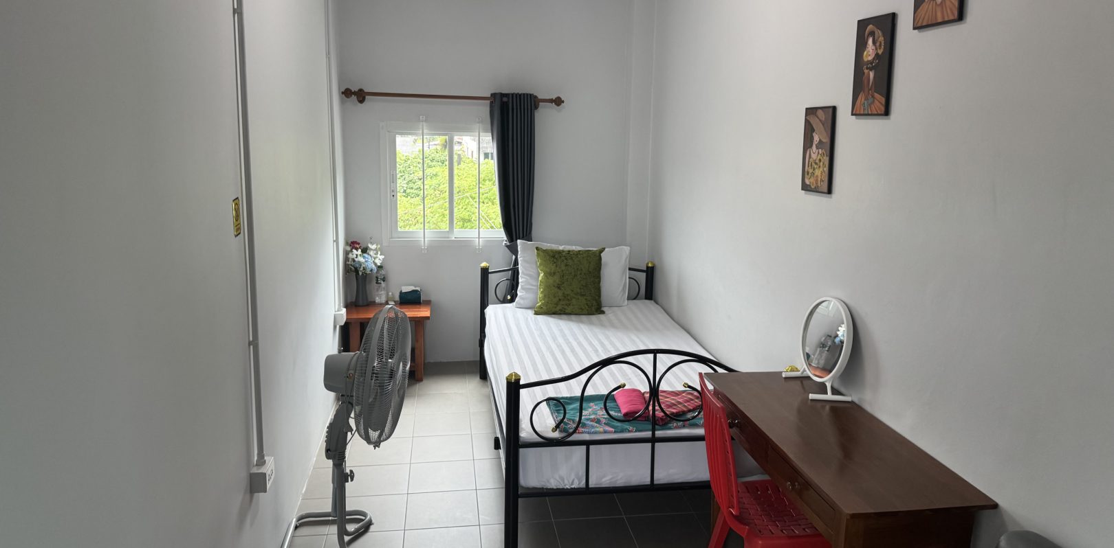 Small single room with one bed and a fan, no air conditioning – Lamai Inn, 4th floor